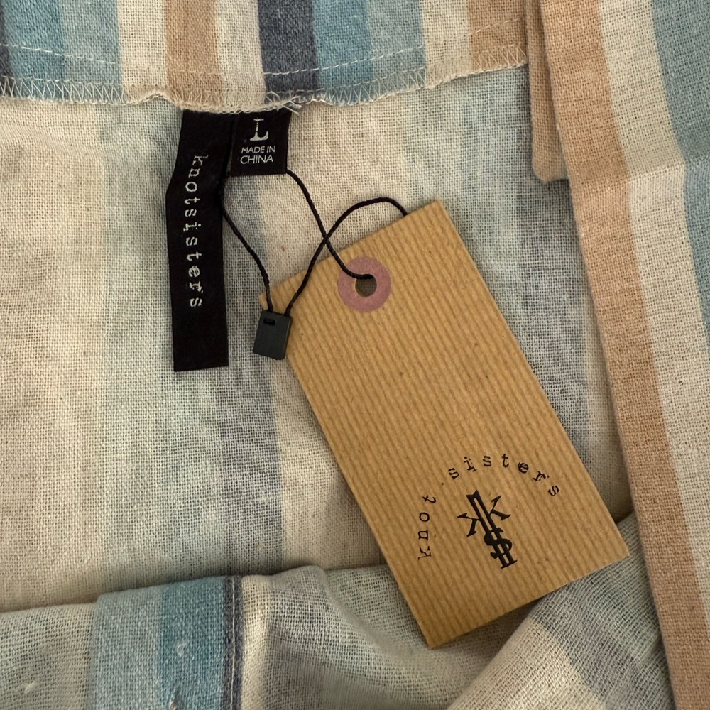 Striped Button-Down Tank Top - Picture 3 of 6